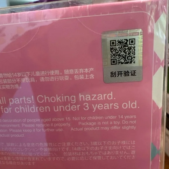 Pop MART Let’s checkmate Queen Labubu - Picture 3 of 4